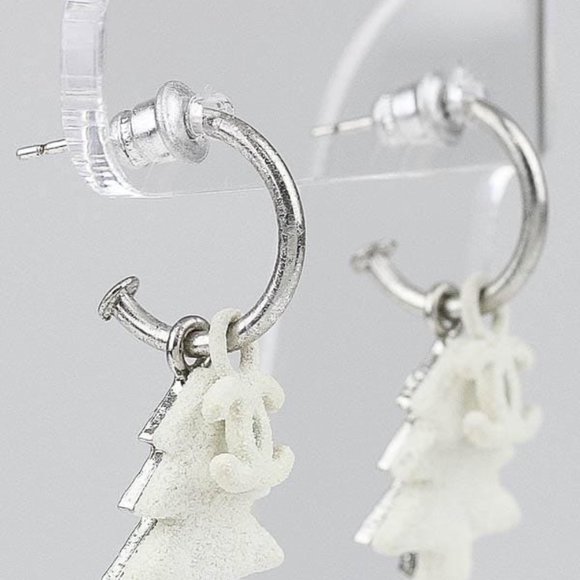 Auth. Chanel White/Silver Christmas Tree CC Logo Dangle Earrings - Pre-Owned - Picture 4 of 9